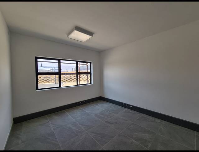 501M² WAREHOUSE TO LET IN LONGLAKE